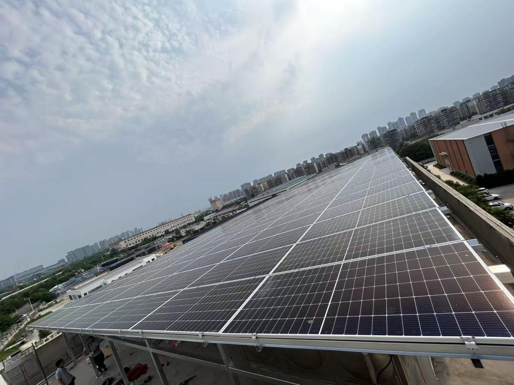 熱烈祝賀我司完成200KW防水雨棚式太陽能并網(wǎng)發(fā)電系統(tǒng)